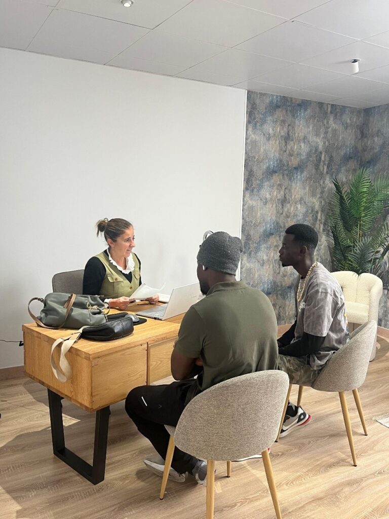 Regularización de documentos extranjeros en España